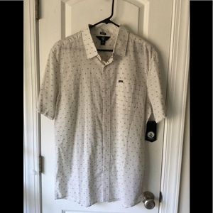 Volcom ‘modern fit’ Button up short sleeve shirt.